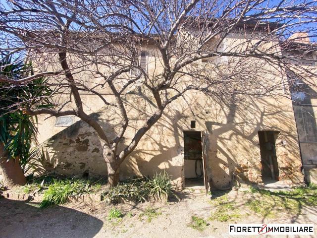 Villa Indipendente in vendita a Salivoli, Piombino