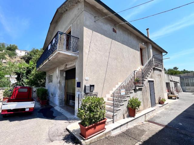 Villa Indipendente in vendita a Unione di Comuni Montani Colline del Fiora, Pitigliano