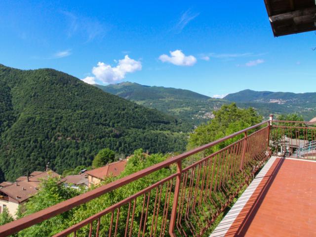 Villa Indipendente in vendita a Ponna, Lombardia