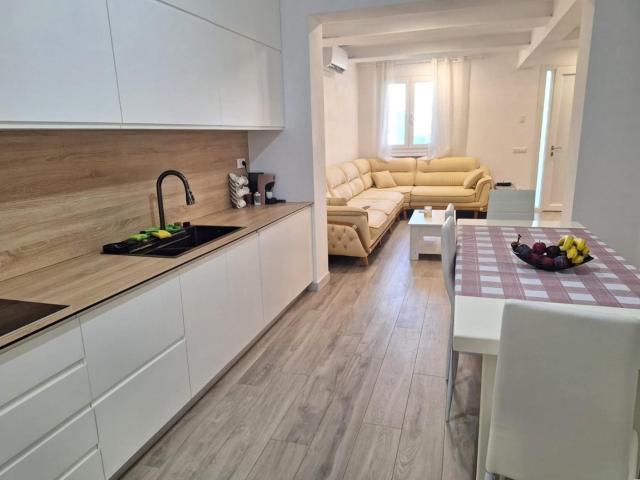 Villa Indipendente in vendita a Porcari, Toscana