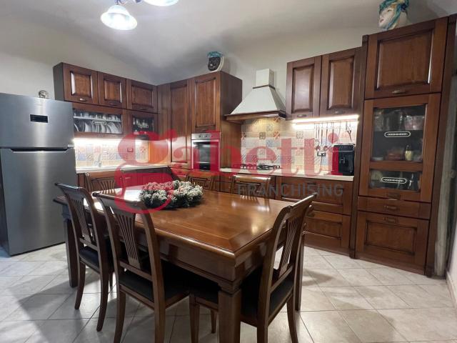 Villa Indipendente in vendita a Pozzilli, Molise