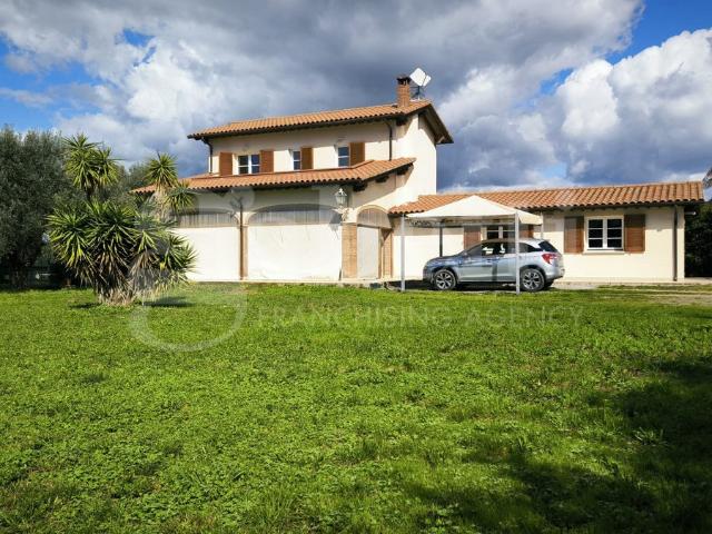 Villa Indipendente in vendita a Scarlino, Toscana