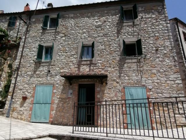 Villa Indipendente in vendita a Unione dei Comuni Montani Amiata Grossetana, Semproniano