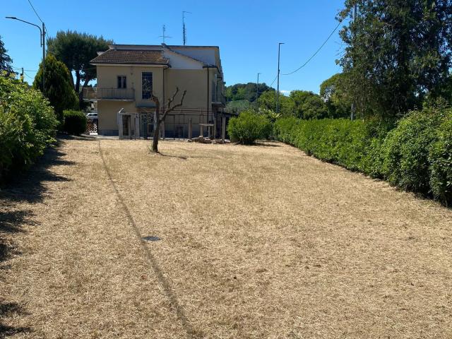 Villa Indipendente in vendita a Vallone, Marche