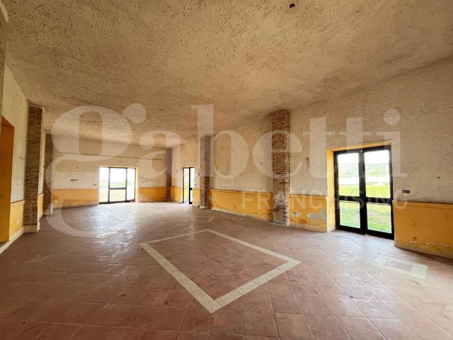 Villa Indipendente in vendita a Sparanise, Campania