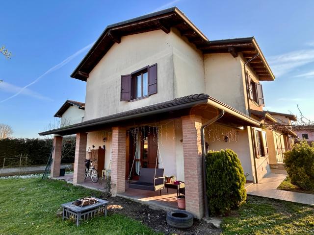 Villa Indipendente in vendita a Zerbolò, Lombardia