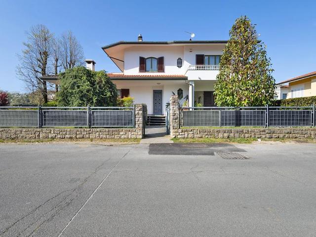 Villa Indipendente in vendita a Camaiore, Toscana