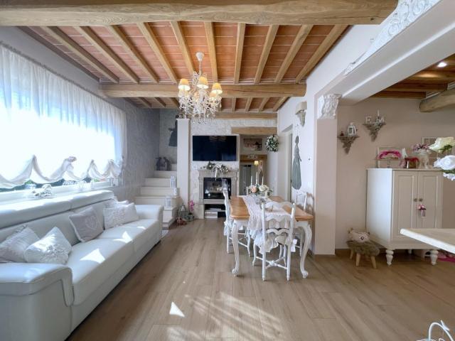 Villa Indipendente in vendita a Casette, Camaiore