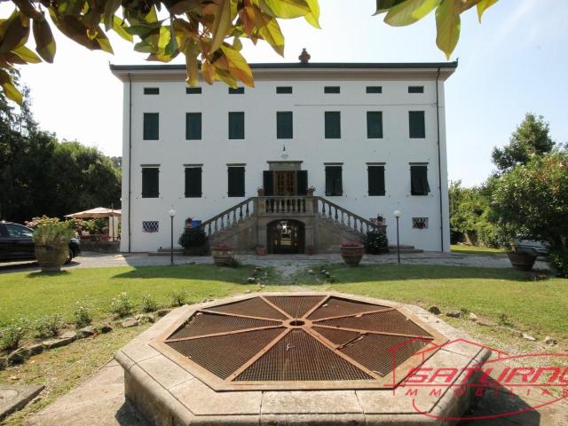 Villa Indipendente in vendita a Capannori, Toscana