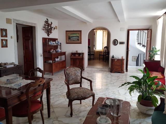 Villa Indipendente in vendita a Carrara, Toscana