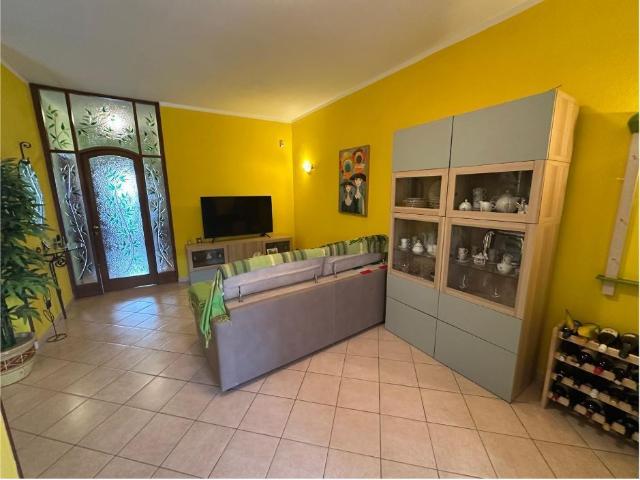 Villa Indipendente in vendita a Dogana, Luni