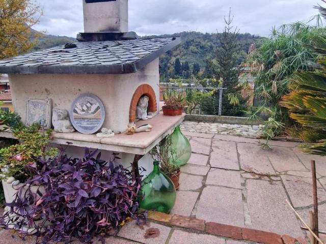 Villa Indipendente in vendita a Pontecimato, Carrara