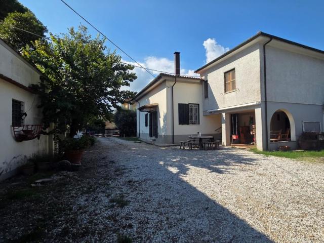 Villa Indipendente in vendita a Collesalvetti, Toscana