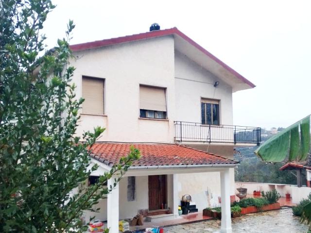 Villa Indipendente in vendita a Follo, Liguria