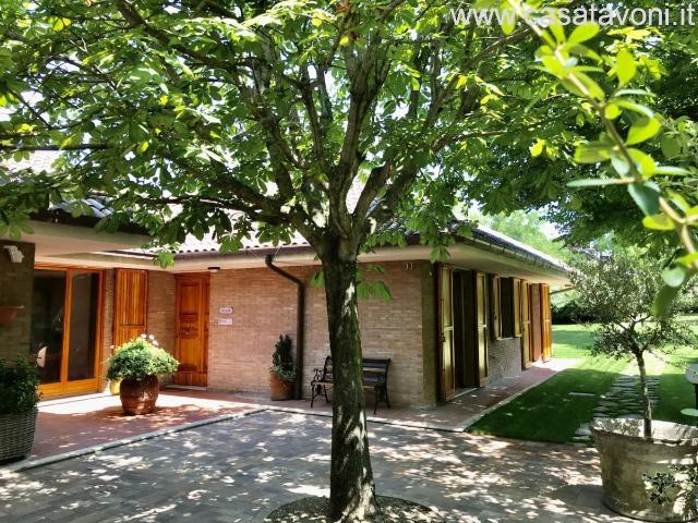 Villa Indipendente in affitto a Adriatico, Marche