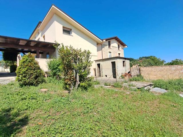 Villa Indipendente in vendita a Marcianese, Lanciano