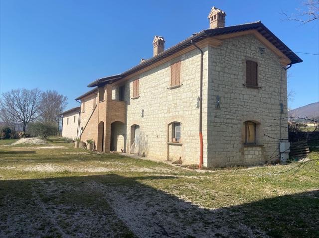 Villa Indipendente in vendita a Gualdo Tadino, Umbria