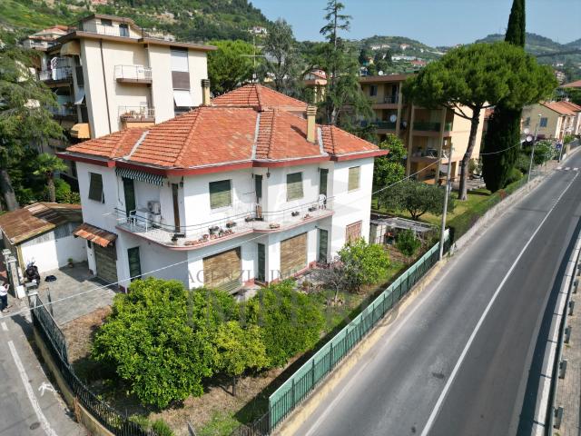 Villa Indipendente in vendita a Bordighera, Liguria