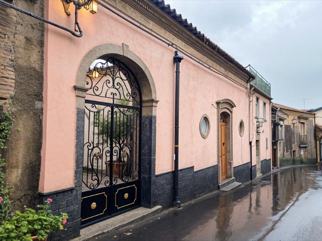 Villa Indipendente in vendita a Trecastagni, Sicilia