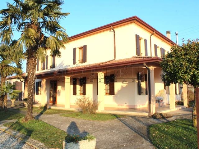 Villa Indipendente in vendita a Salara, Veneto