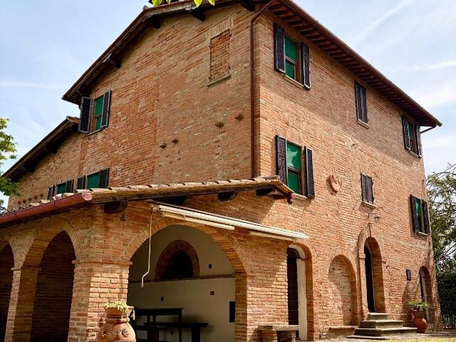 Villa Indipendente in vendita a Pozzo della Chiana, Foiano della Chiana