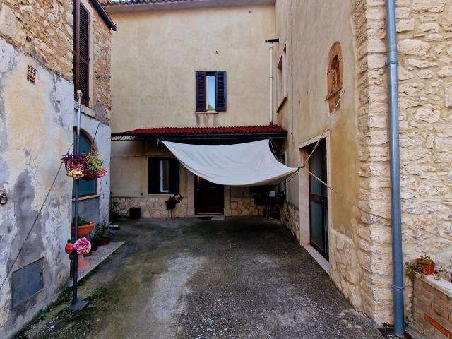 Villa Indipendente in vendita a Guardea, Umbria