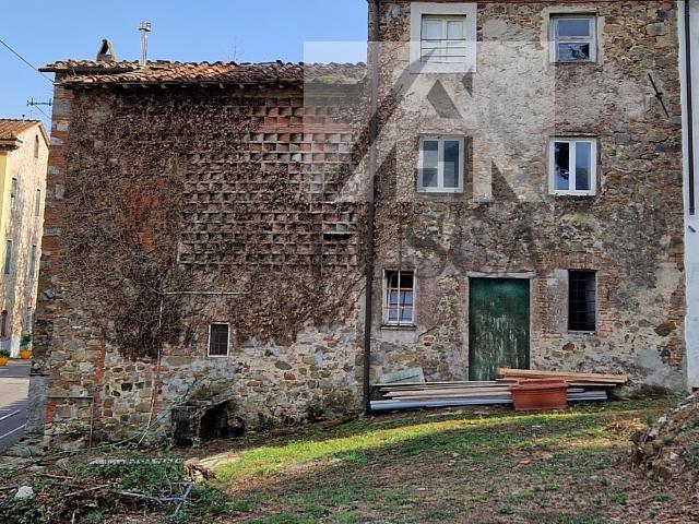 Villa Indipendente in vendita a Cappella, Bagni Di Lucca Ponte