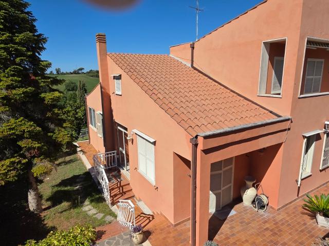 Villa Indipendente in vendita a Montelarco, Rignano Flaminio