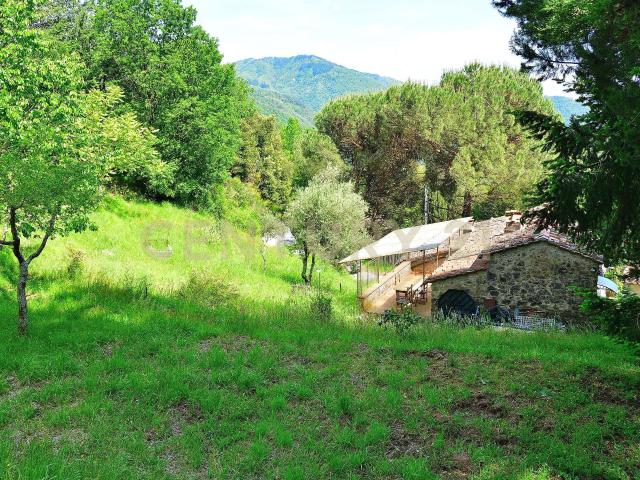 Villa Indipendente in vendita a Bagni Di Lucca Ponte, Toscana