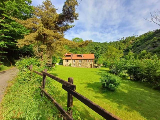 Villa Indipendente in vendita a Pontinvrea, Liguria