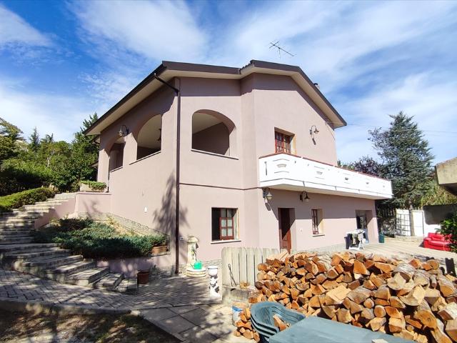 Villa Indipendente in vendita a Penne, Abruzzo