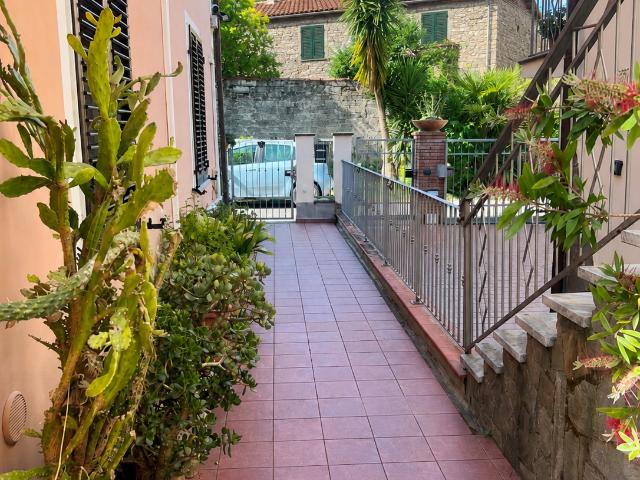 Villa Indipendente in vendita a Arcola, Liguria
