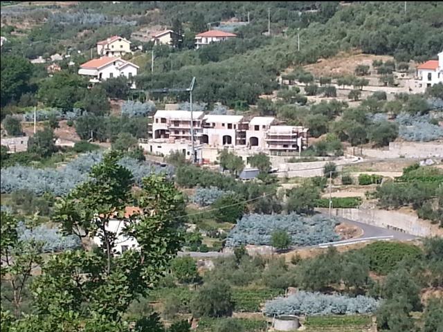 Villa Indipendente in vendita a Magliolo, Liguria