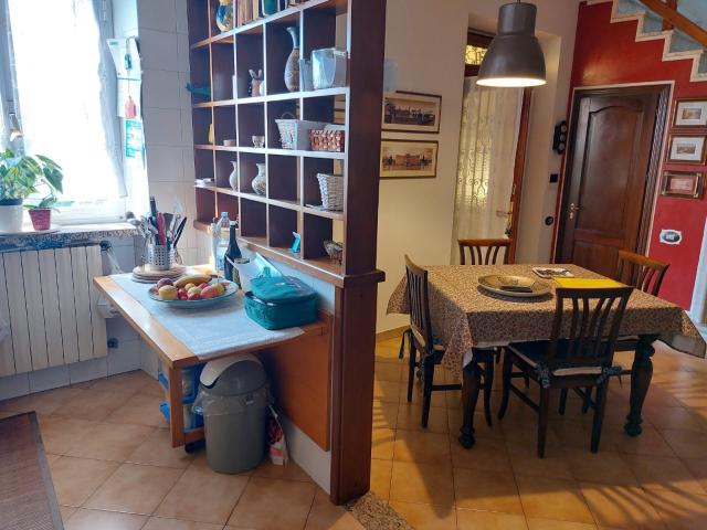 Villa Indipendente in vendita a Dogana, Luni