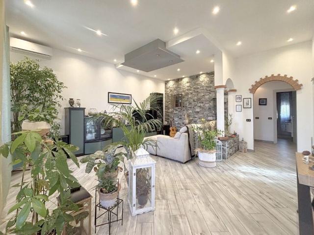 Villa Indipendente in vendita a Nave, Sarzana