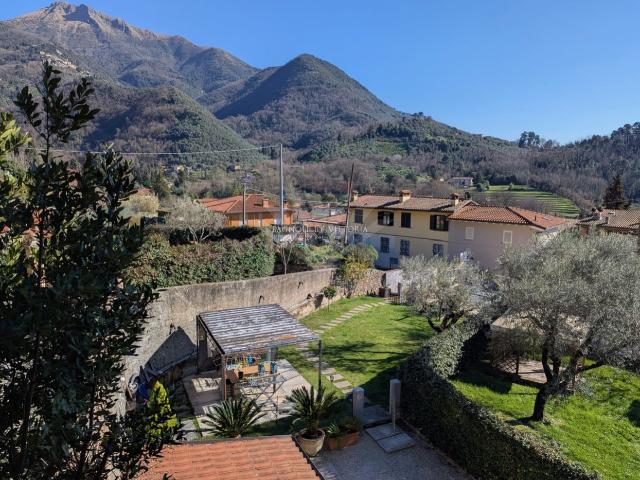 Villa Indipendente in vendita a Vado, Camaiore