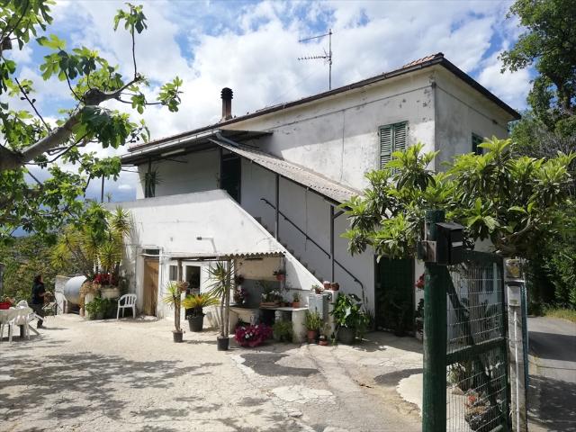 Villa Indipendente in vendita a Montesilvano Colle, Montesilvano