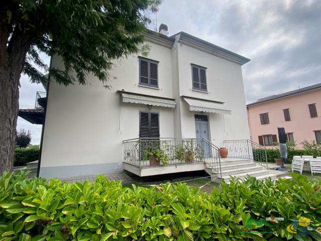 Villa Indipendente in vendita a Cantone, Noceto