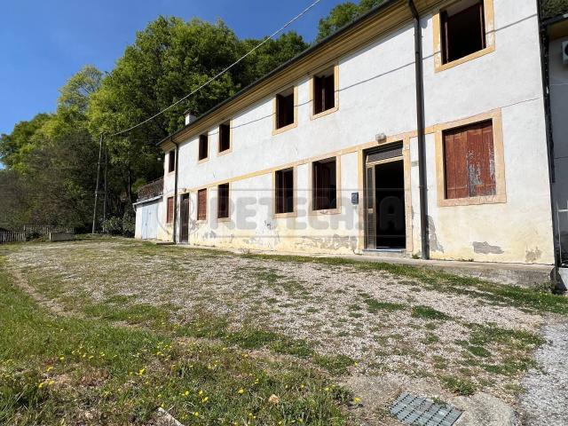 Villa Indipendente in vendita a Val Liona, Veneto