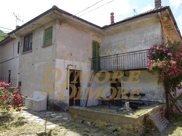 Villa Indipendente in vendita a Megolo Mezzo, Pieve Vergonte