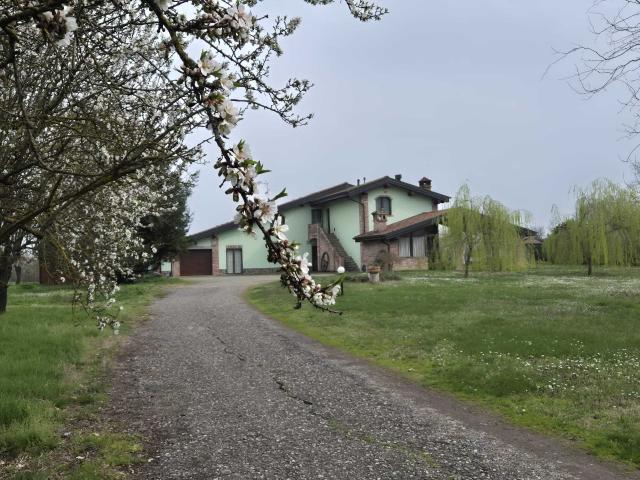 Villa Indipendente in vendita a Borgonovo Val Tidone, Reggio Emilia