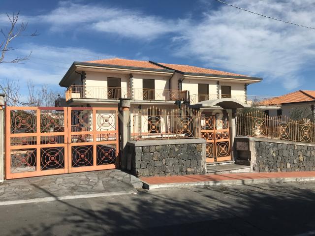Villa Indipendente in vendita a Aci Catena, Sicilia