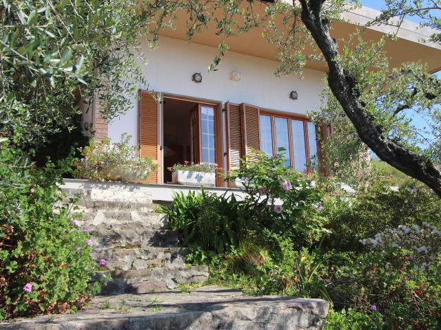 Villa Indipendente in vendita a Montepertico, La Spezia