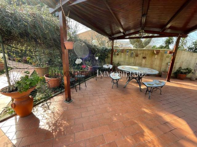 Villa Indipendente in vendita a Montenero basso, Livorno