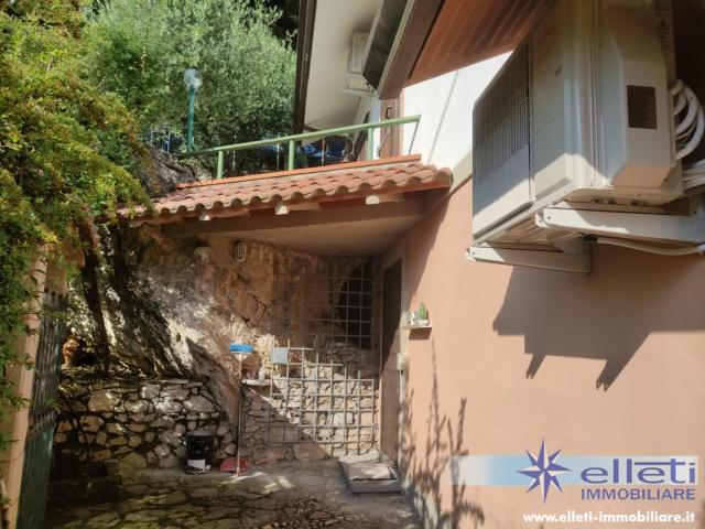 Villa Indipendente in vendita a Marina Di Massa, Toscana