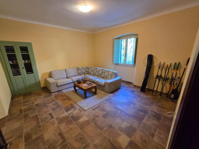 Villa Indipendente in vendita a Altagnana, Massa