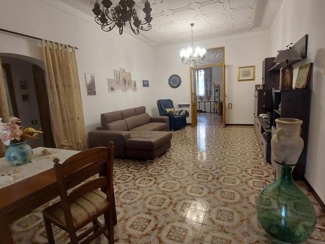 Villa Indipendente in vendita a Marina di Massa, Marina Di Massa