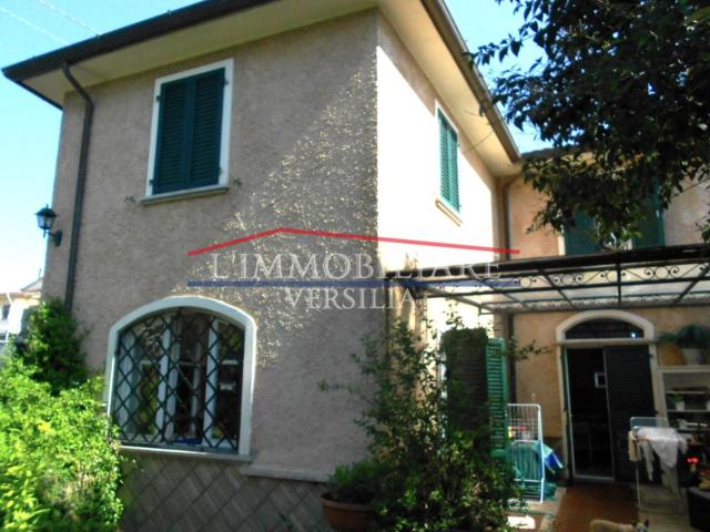 Villa Indipendente in vendita a Rinchiostra, Marina Di Massa