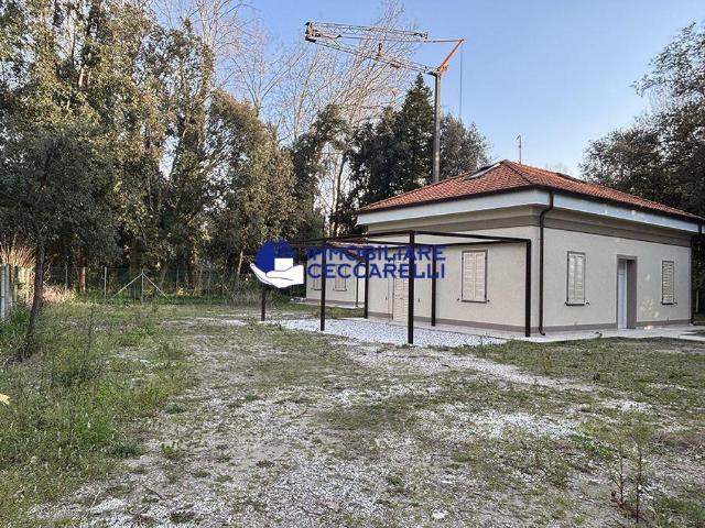 Villa Indipendente in vendita a Ronchi, Marina Di Massa
