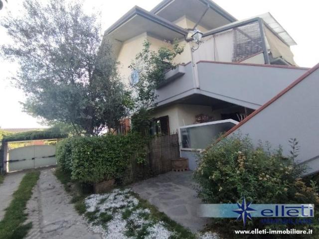 Villa Indipendente in vendita a Cinque Vie, Marina Di Massa